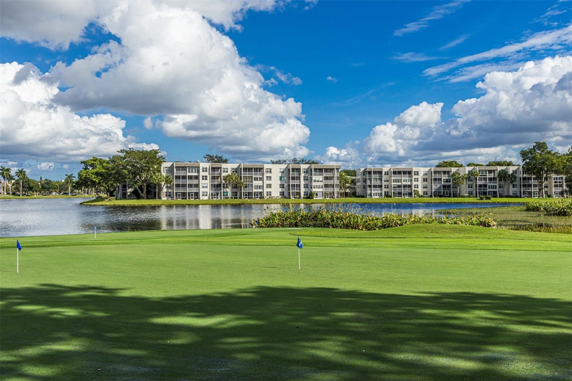 9410 Live Oak Pl #203 Davie, FL 33324