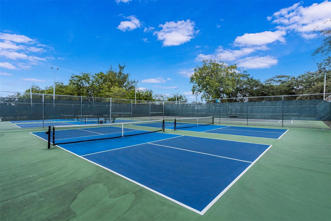 9410 Live Oak Pl #203 Davie, FL 33324