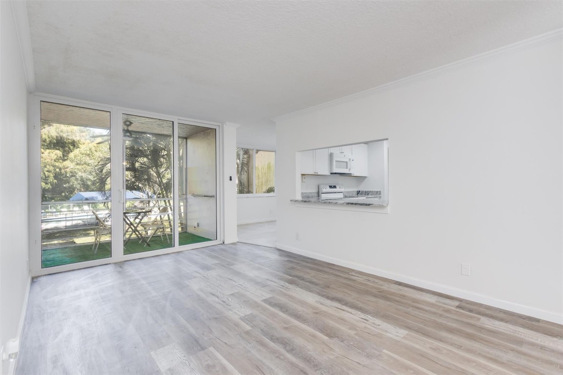 9410 Live Oak Pl #203 Davie, FL 33324