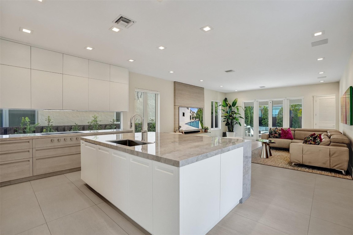 904 Ponce De Leon Fort Lauderdale, FL 33316