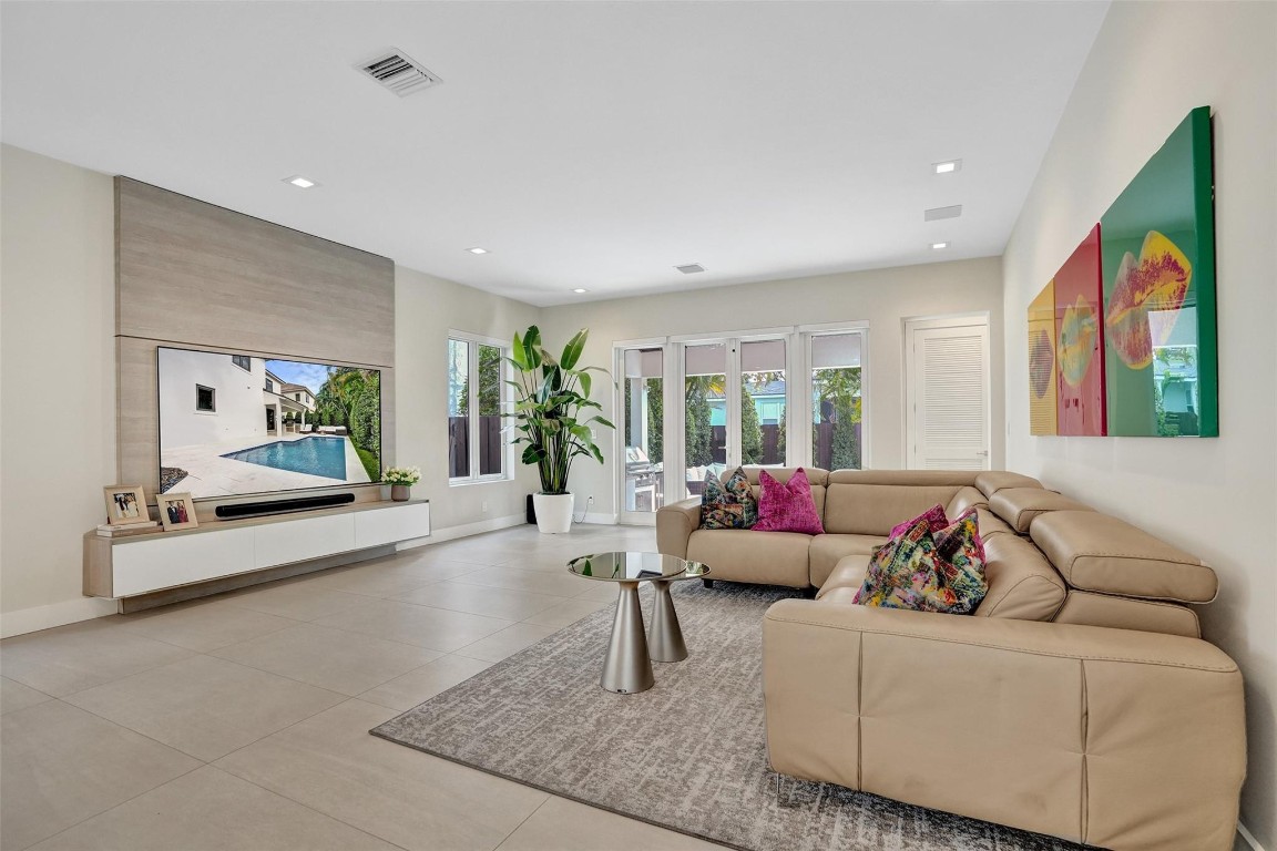 904 Ponce De Leon Fort Lauderdale, FL 33316