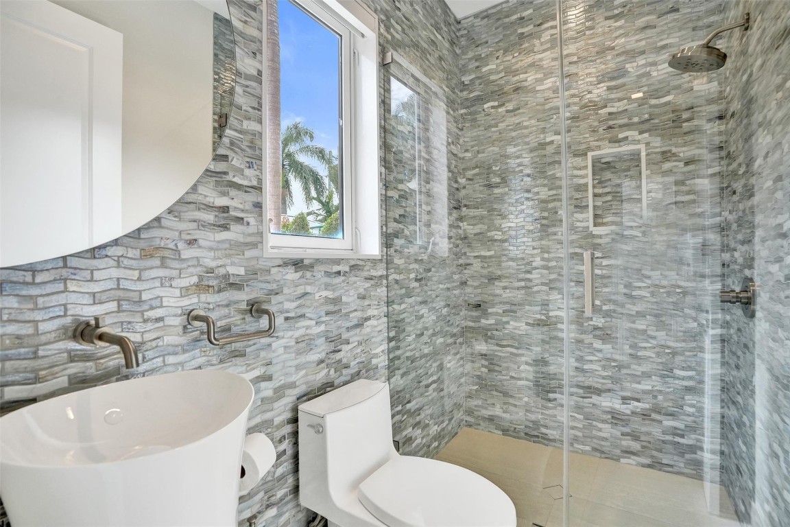 904 Ponce De Leon Fort Lauderdale, FL 33316