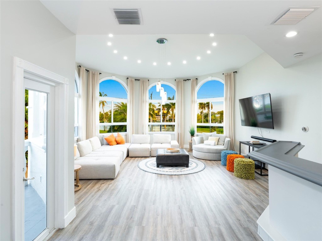 2615 E Las Olas Fort Lauderdale, FL 33301