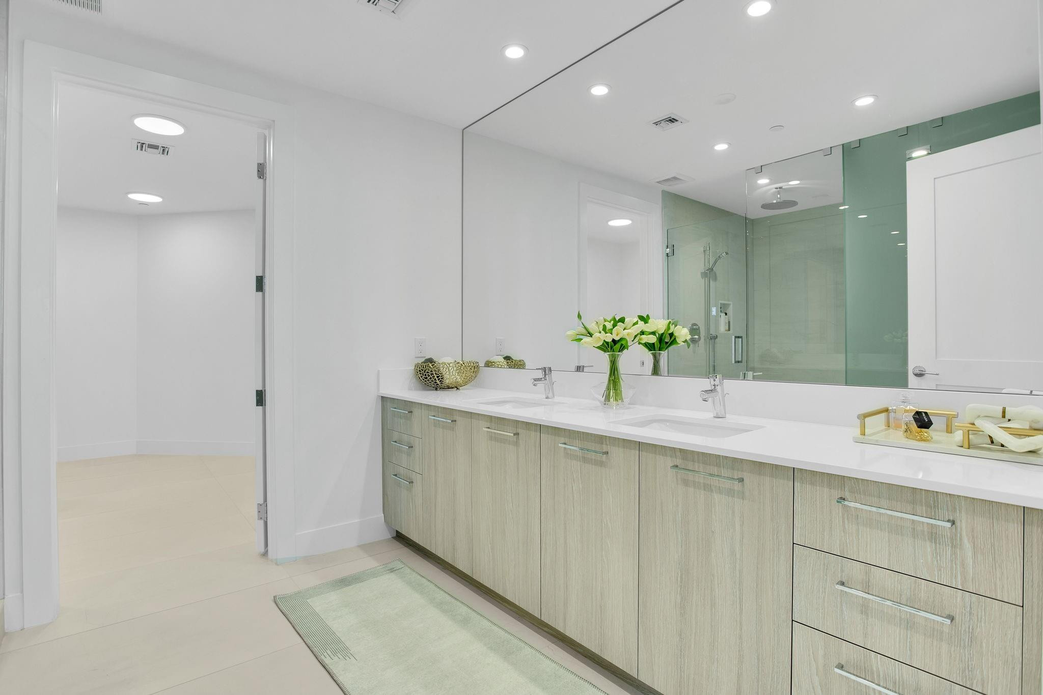 153 N Seabreeze #2205-S Fort Lauderdale, FL 33304