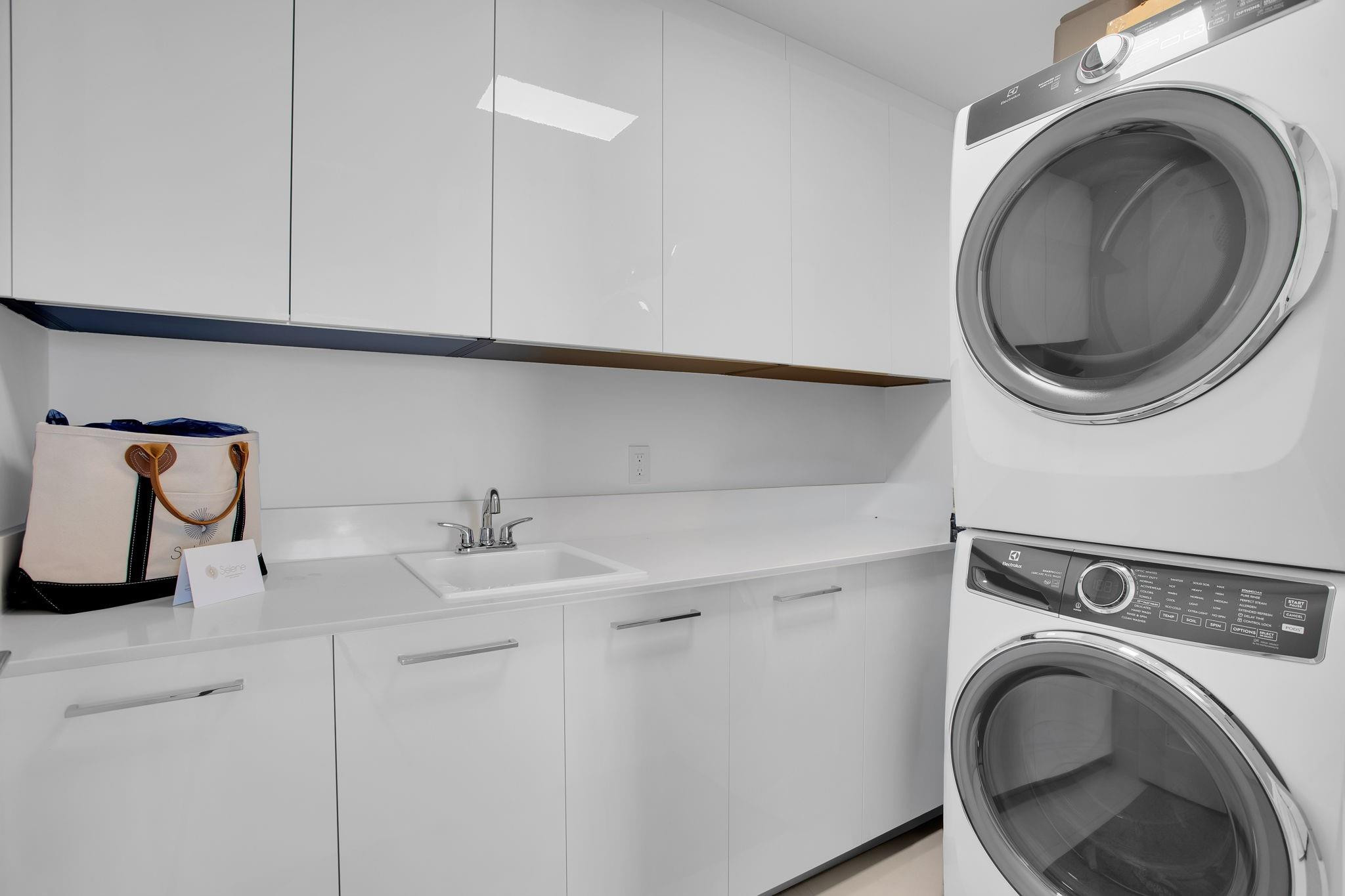 153 N Seabreeze #2205-S Fort Lauderdale, FL 33304