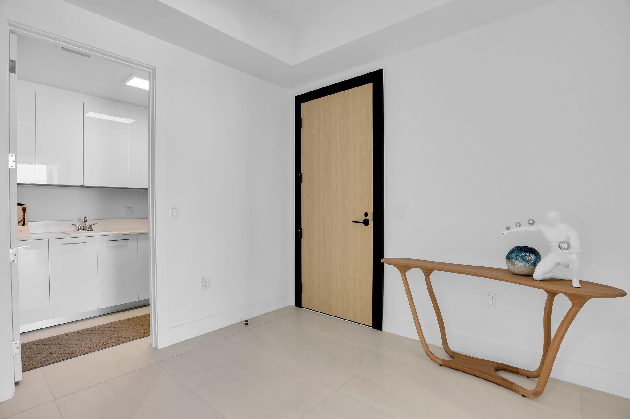 153 N Seabreeze #2205-S Fort Lauderdale, FL 33304