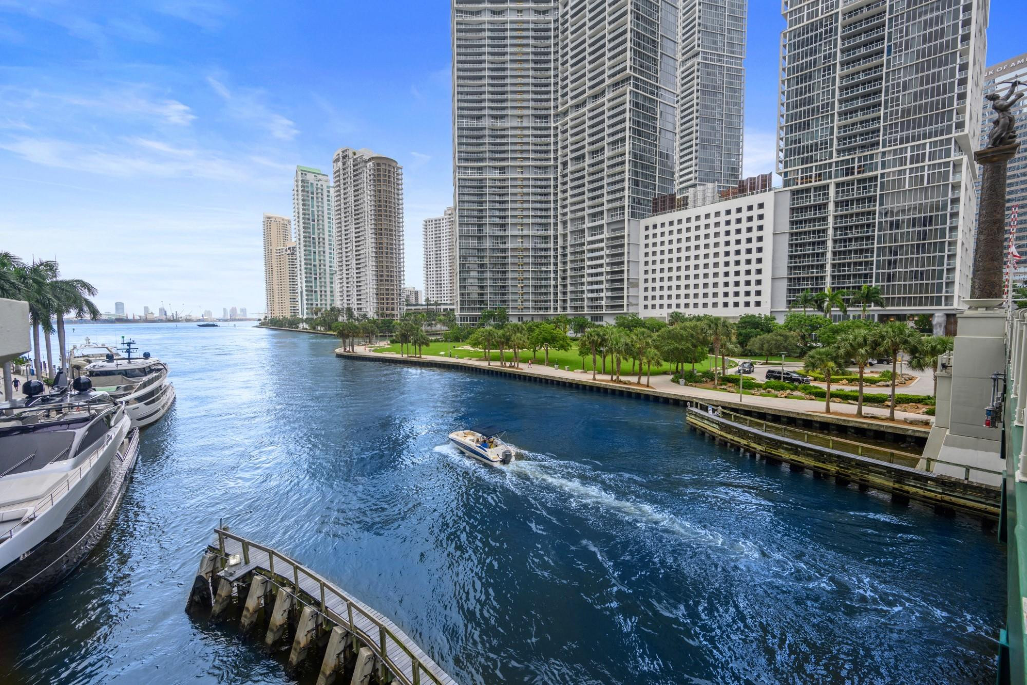 image Icon Brickell II22