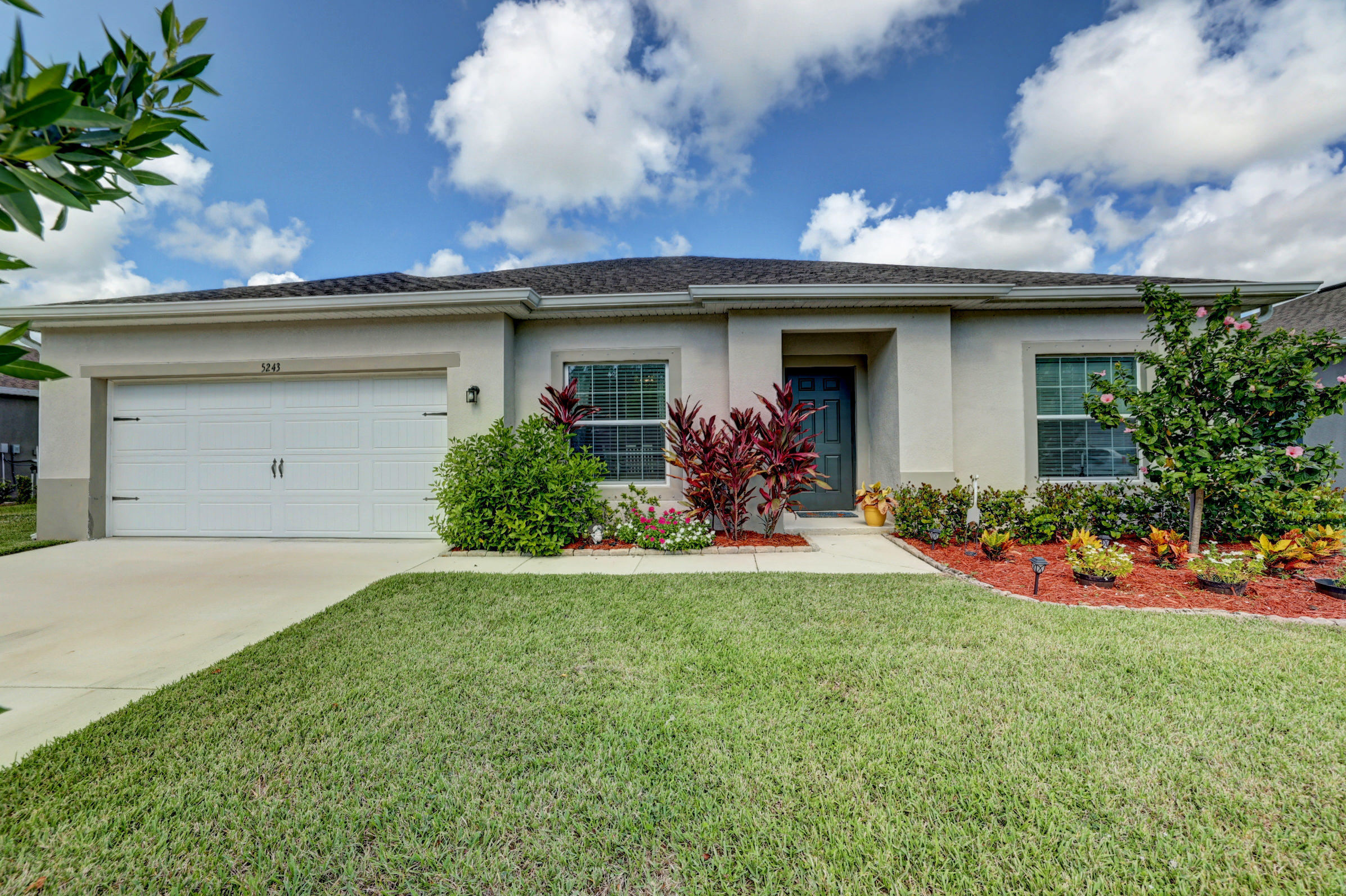 5243 Oakland Lk Cir