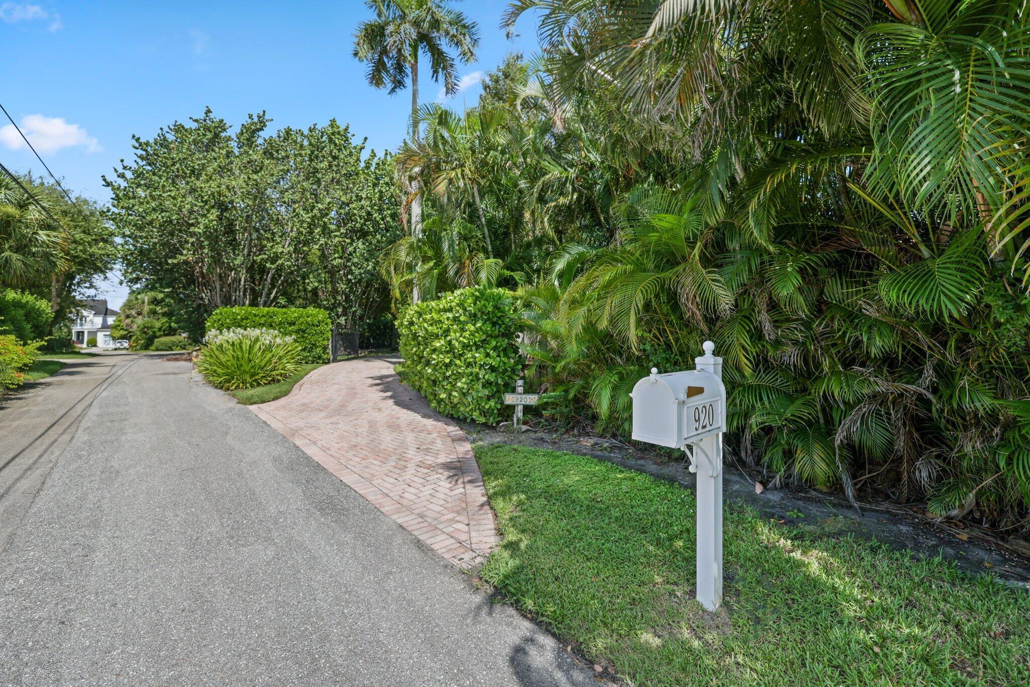 920 Hibiscus Ln Delray Beach, FL 33444