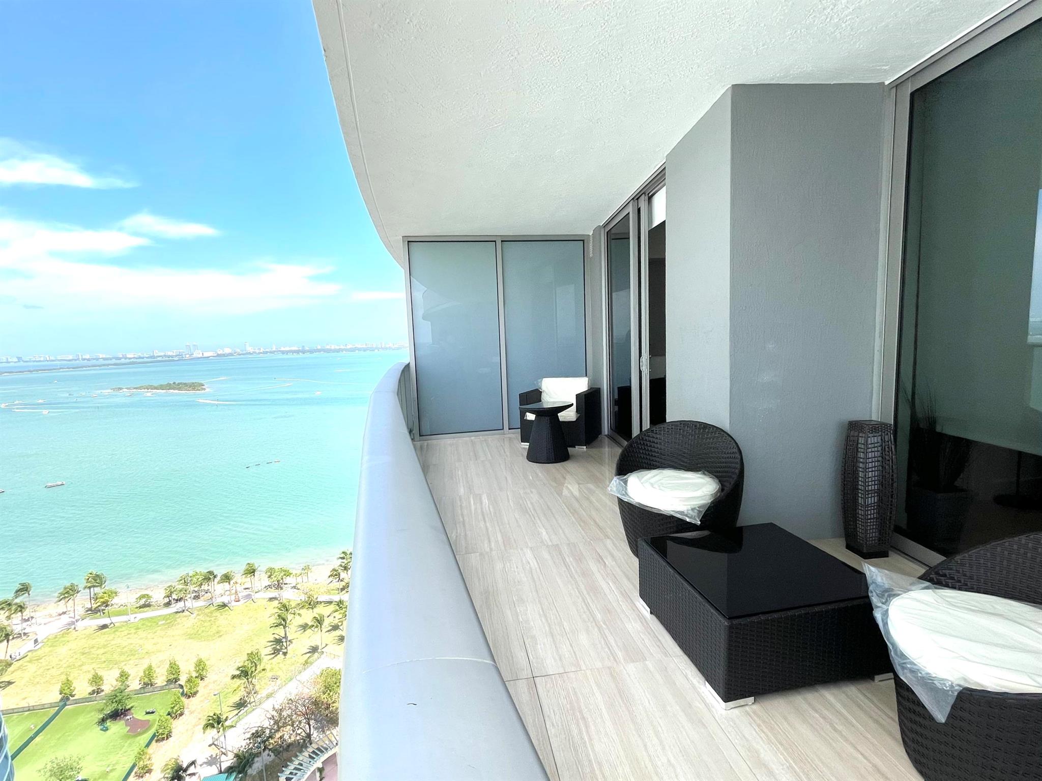 image Aria On The Bay Condo15