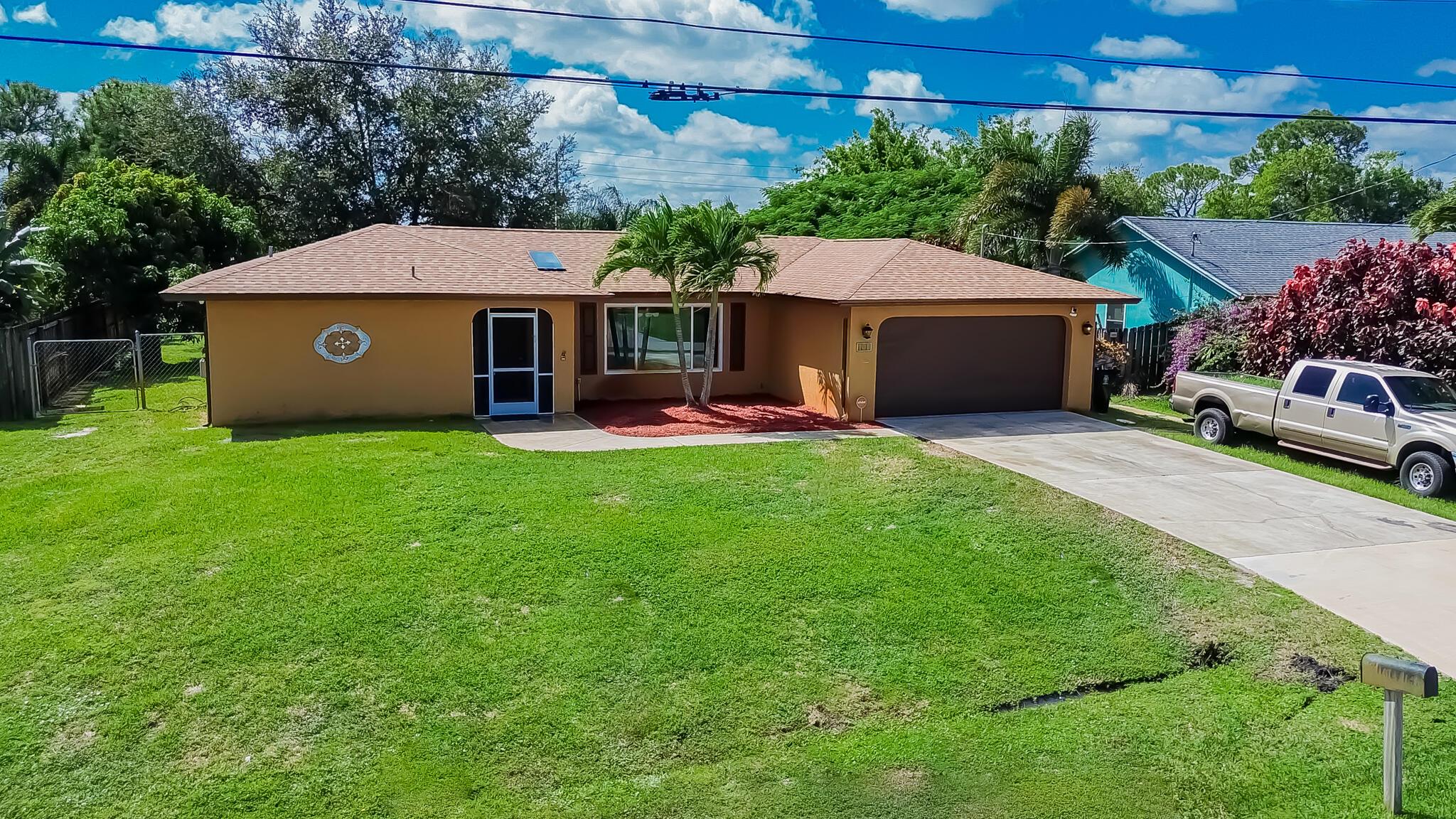 450 SW Eyerly Ave