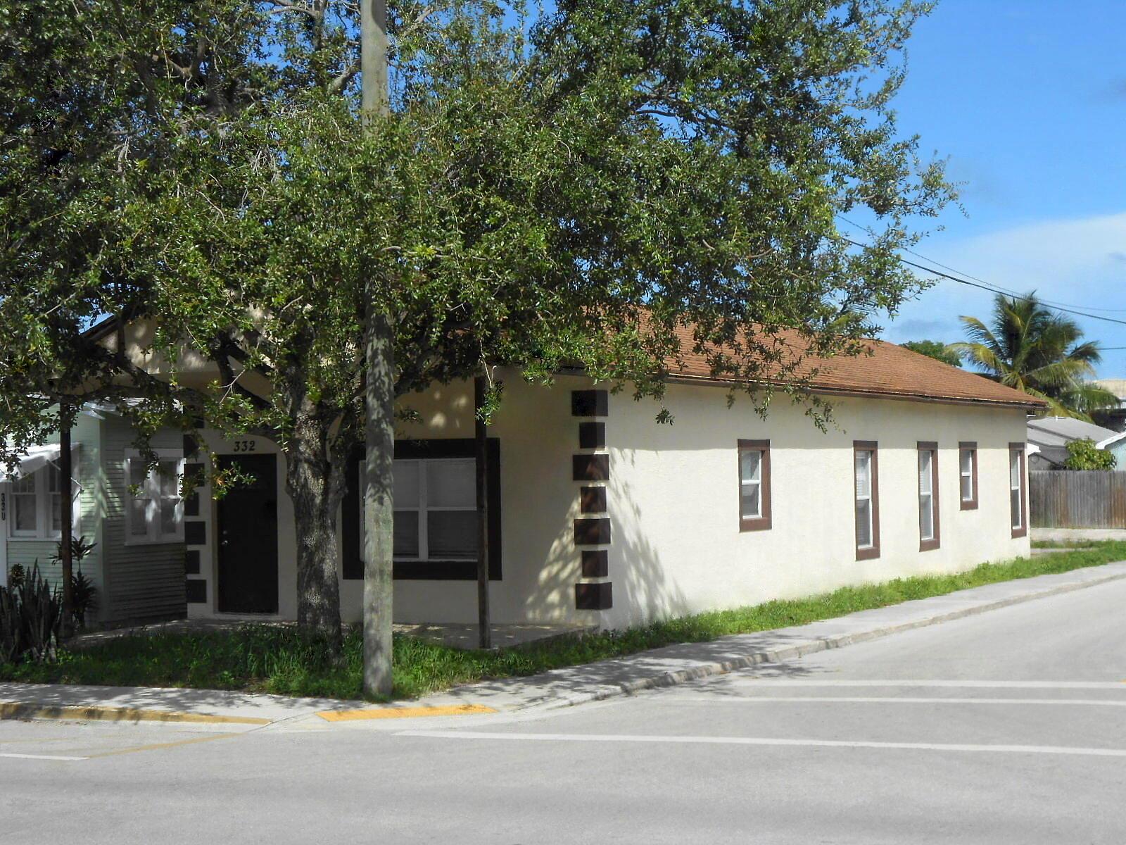 332 S E St