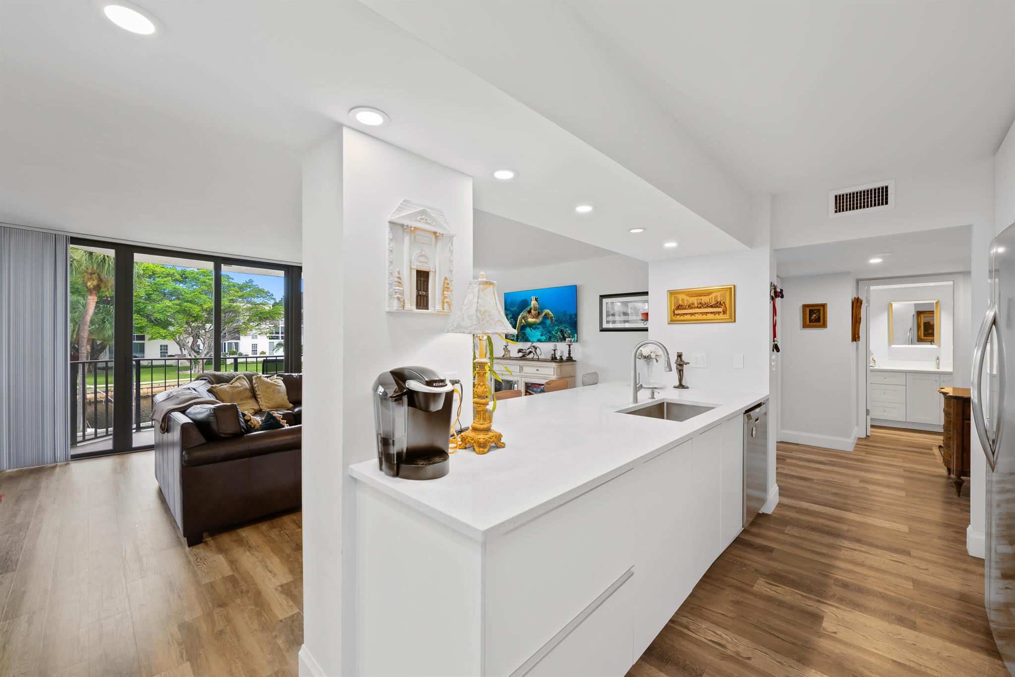 799 Jeffery St #202