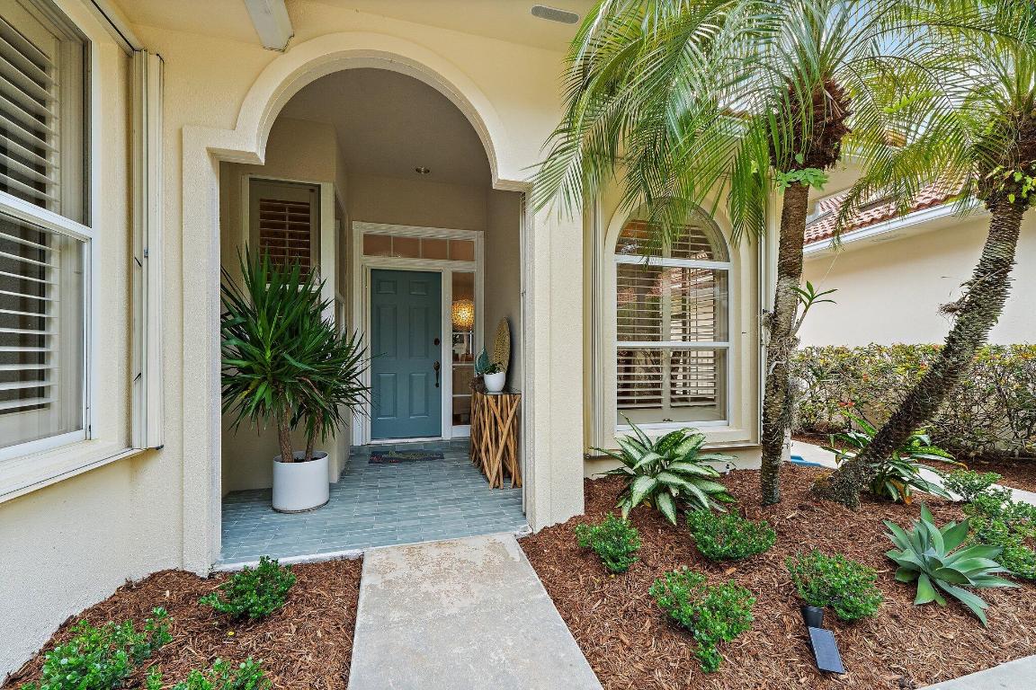 231 E Tall Oaks Cir Palm Beach Gardens, FL 33410