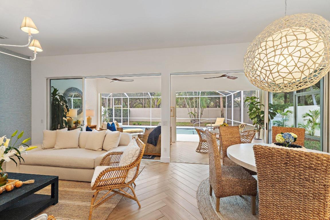 231 E Tall Oaks Cir Palm Beach Gardens, FL 33410