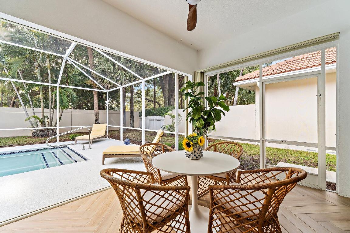 231 E Tall Oaks Cir Palm Beach Gardens, FL 33410