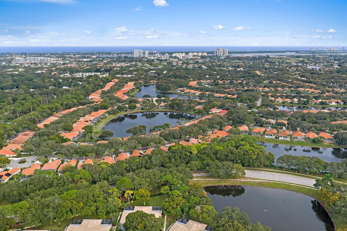 231 E Tall Oaks Cir Palm Beach Gardens, FL 33410