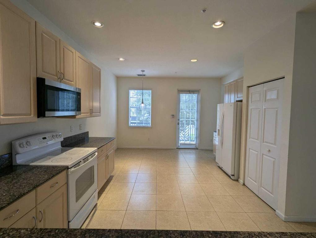 221 Greenwich #208 Jupiter, FL 33458