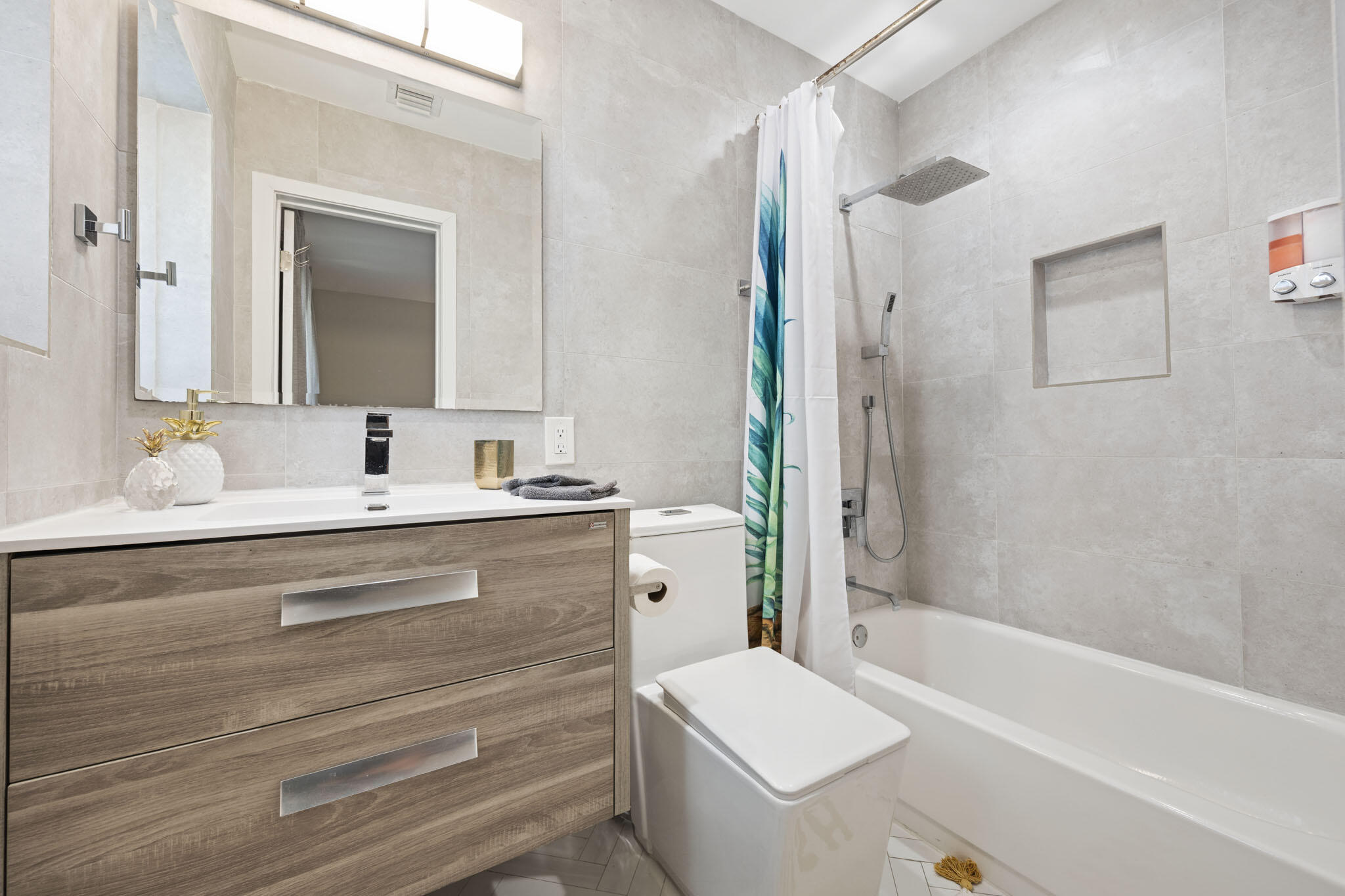 2112 NE 32nd Fort Lauderdale, FL 33305