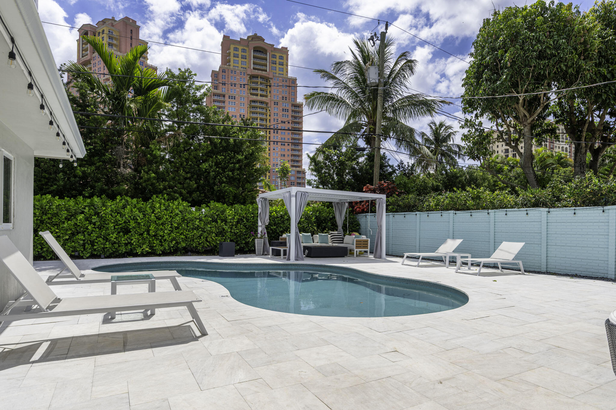 2112 NE 32nd Fort Lauderdale, FL 33305