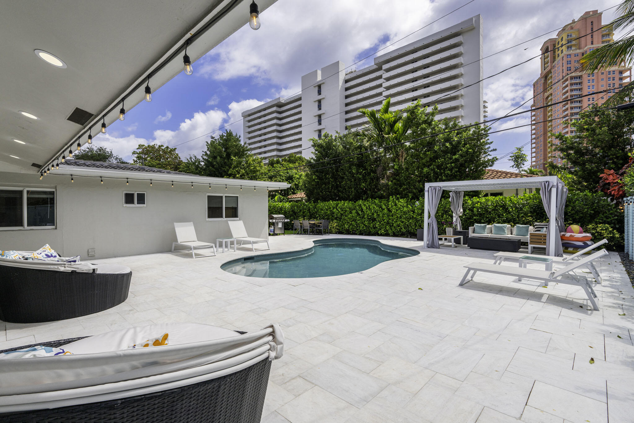 2112 NE 32nd Fort Lauderdale, FL 33305