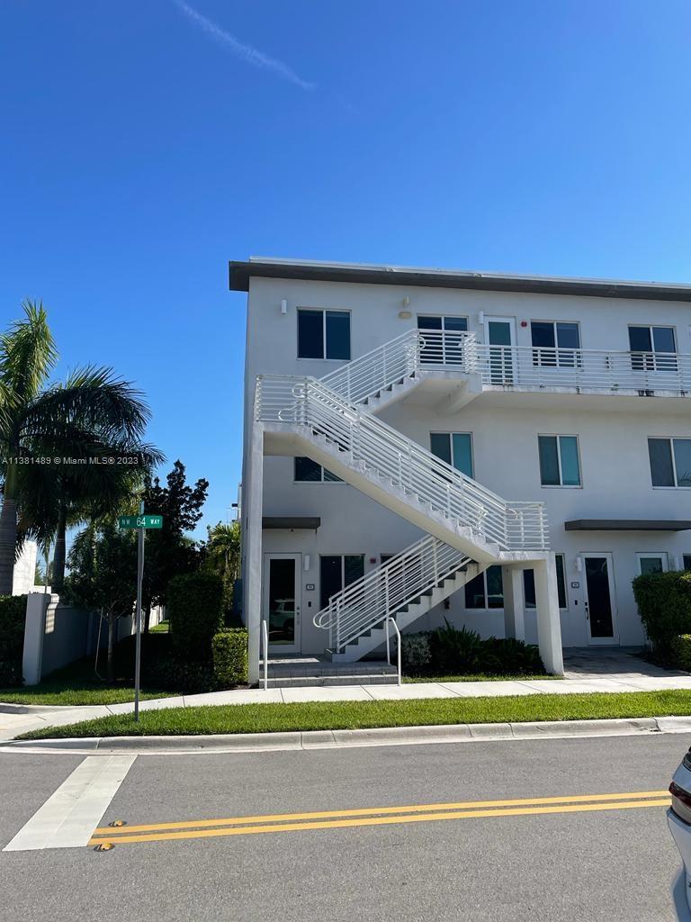 10222 NW 64th Way #301