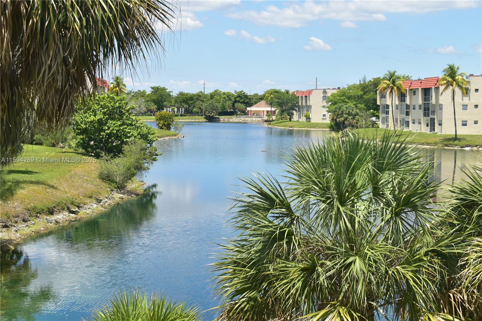 3051 E Sunrise Lks Dr #211