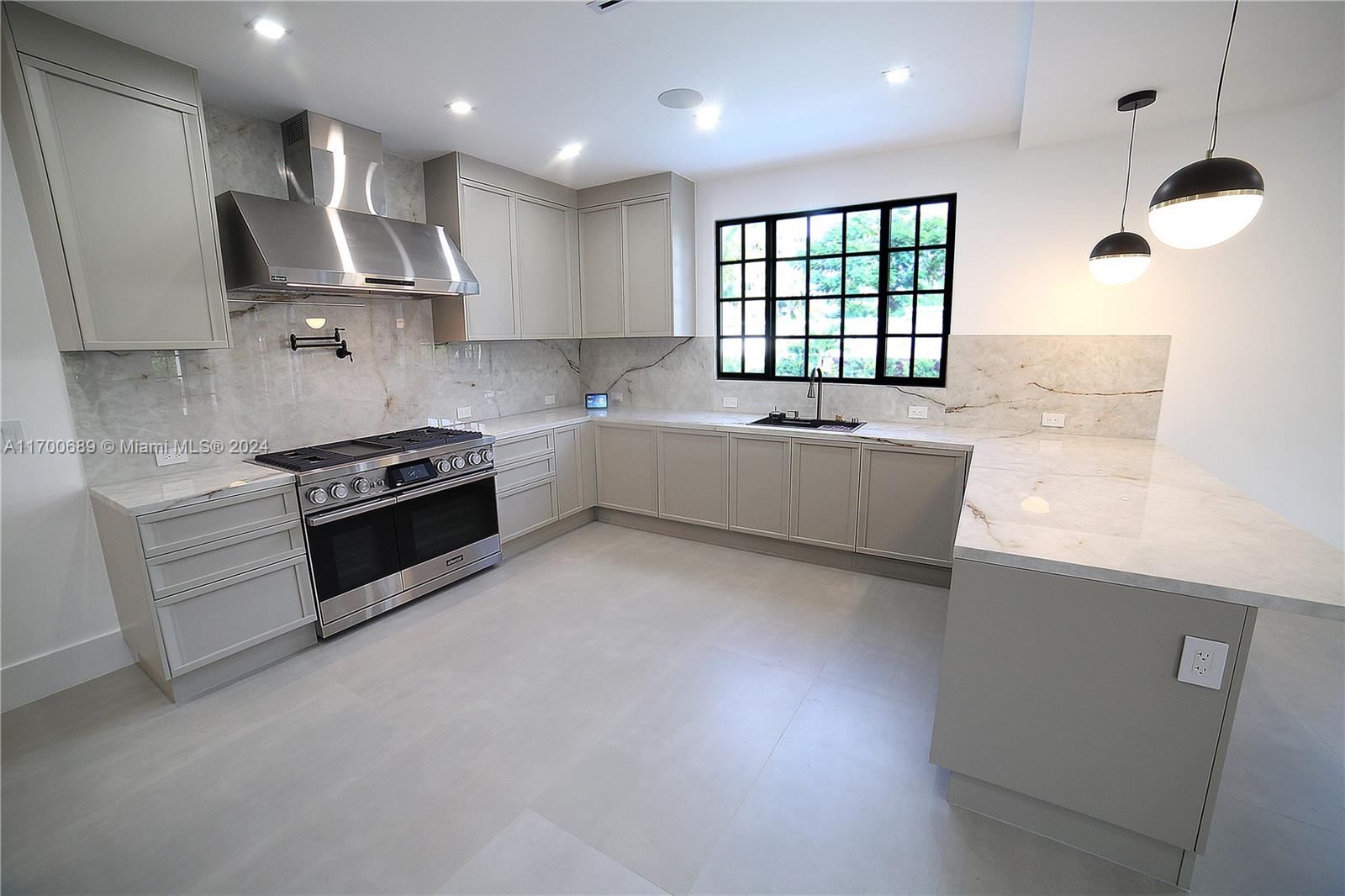 1345 Hollywood Blvd Hollywood, FL 33019