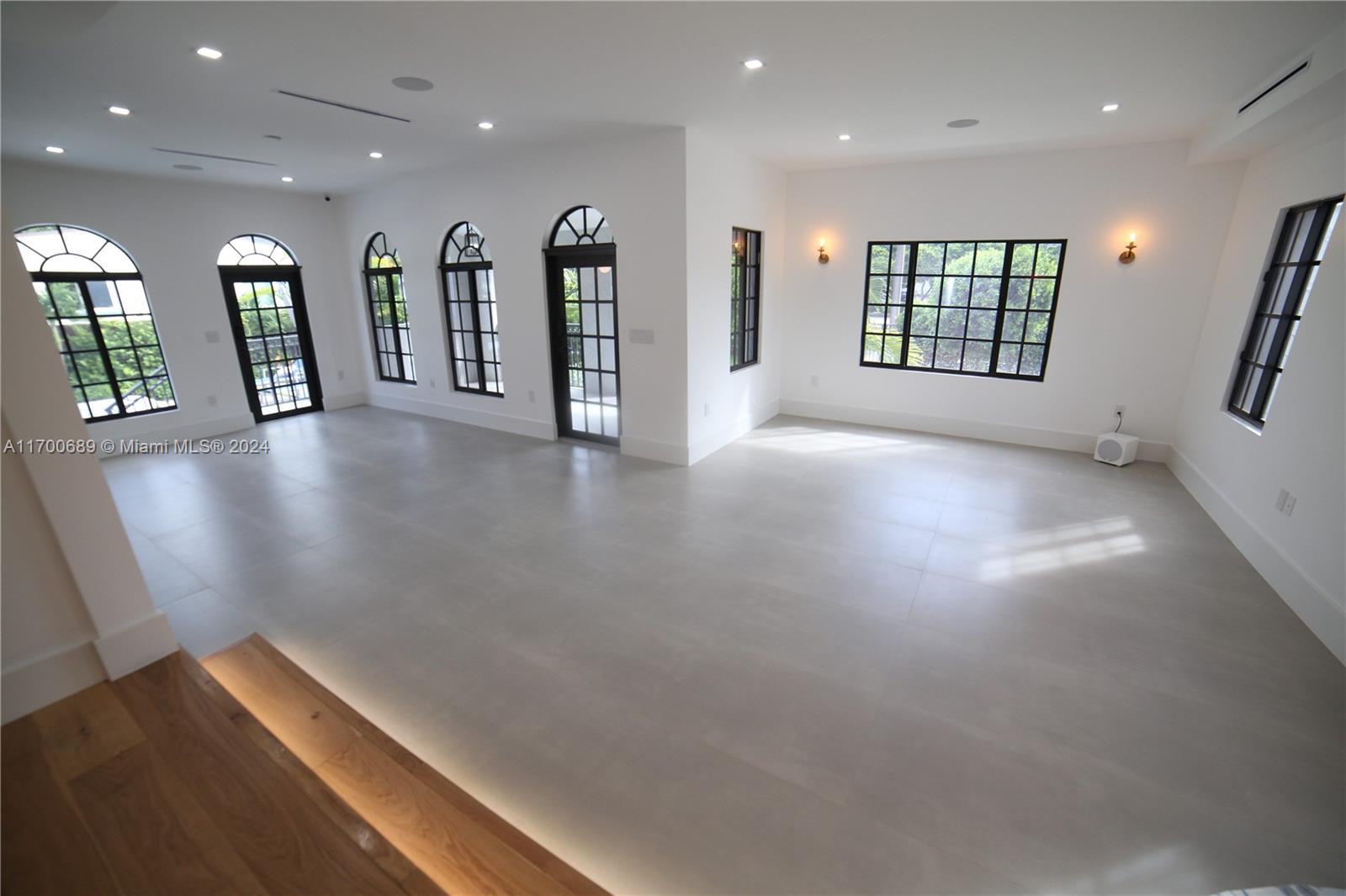 1345 Hollywood Blvd Hollywood, FL 33019