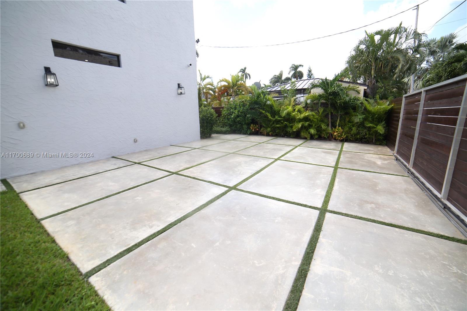 1345 Hollywood Blvd Hollywood, FL 33019