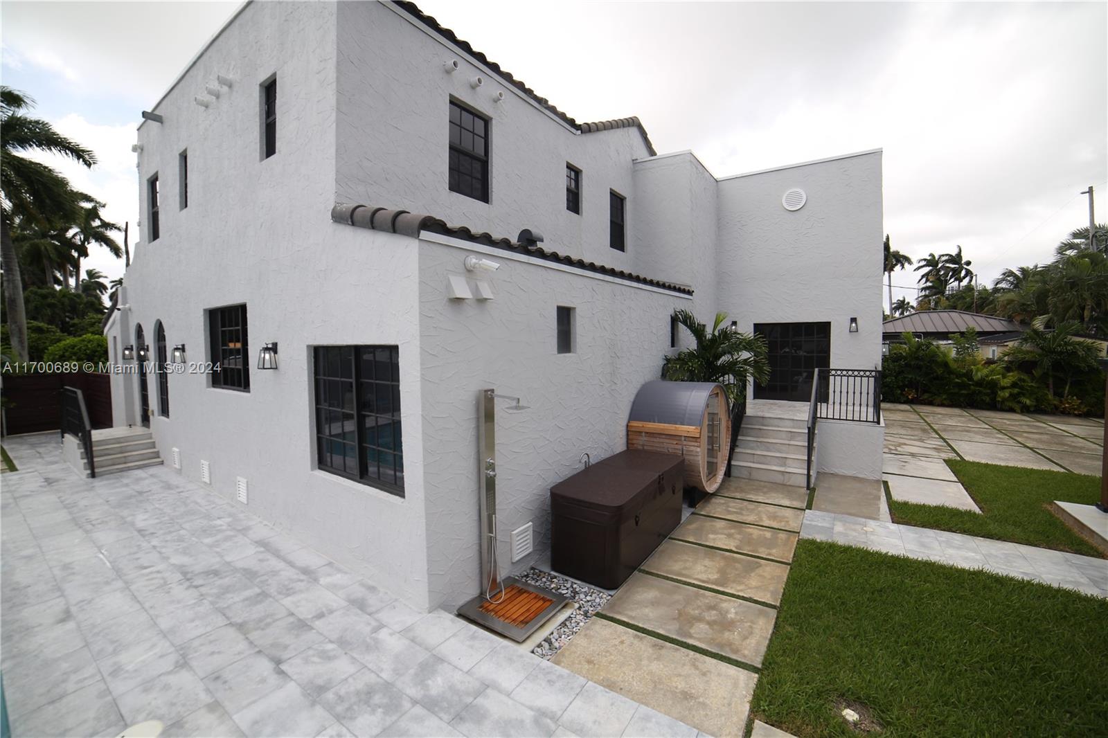 1345 Hollywood Blvd Hollywood, FL 33019