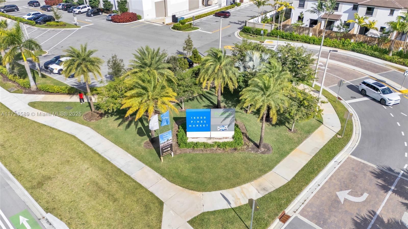 274 SW 159th Pl Pembroke Pines, FL 33027