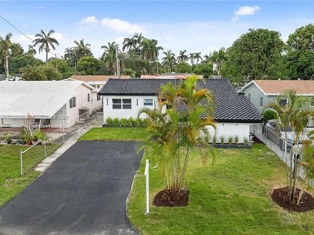 305 SW 7th Th Ct