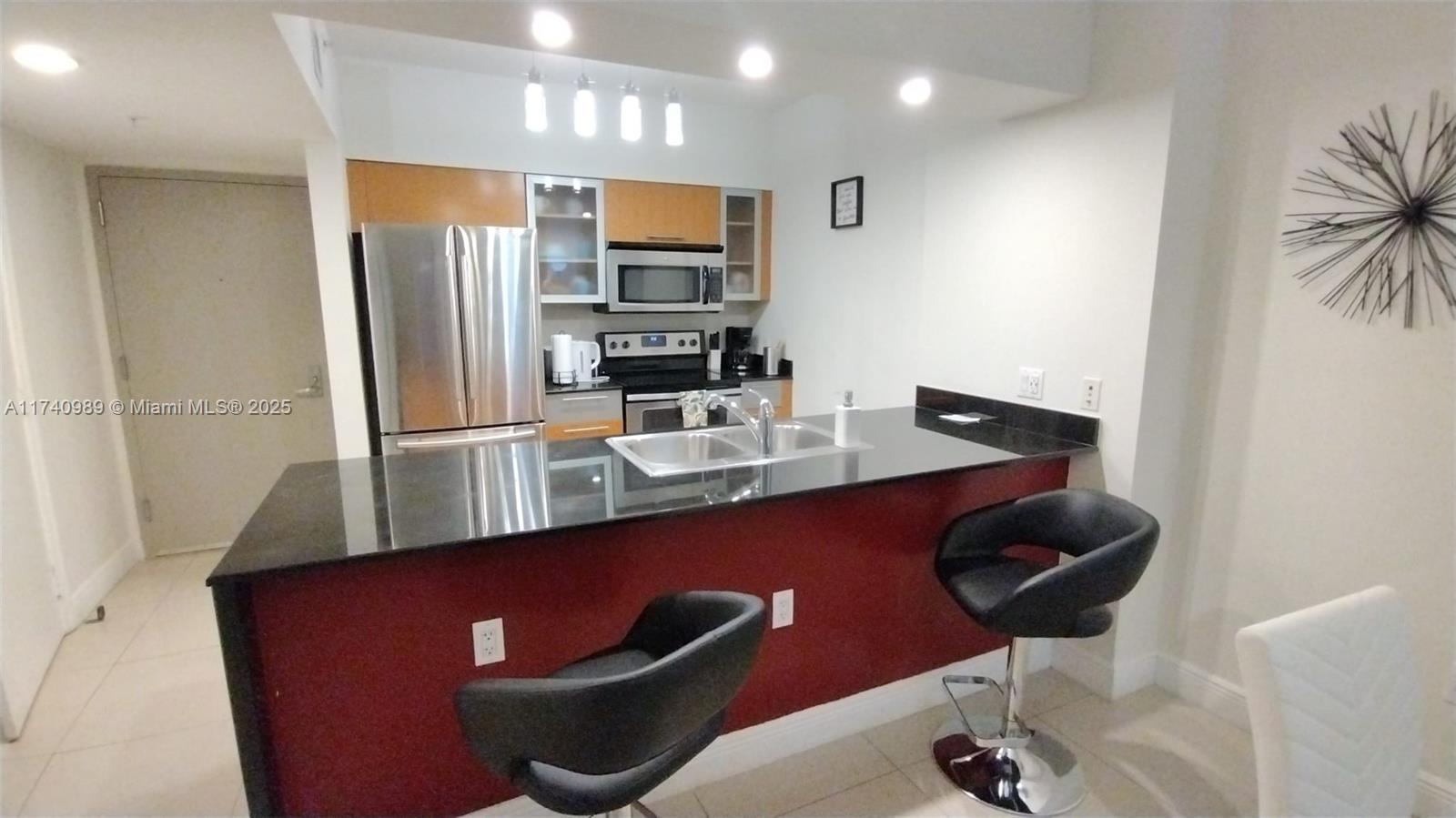 image Opera Tower Condo0