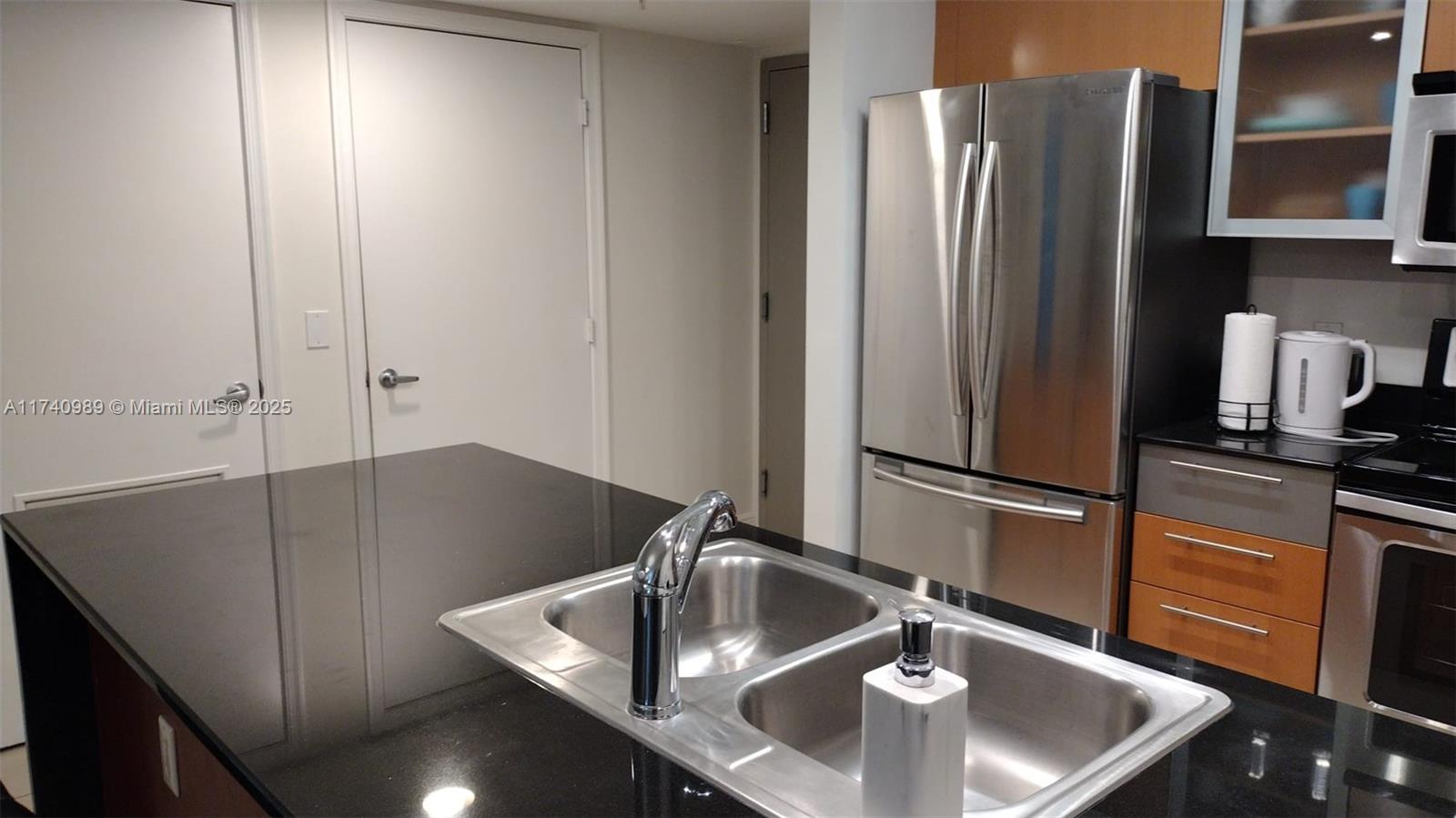 image Opera Tower Condo4