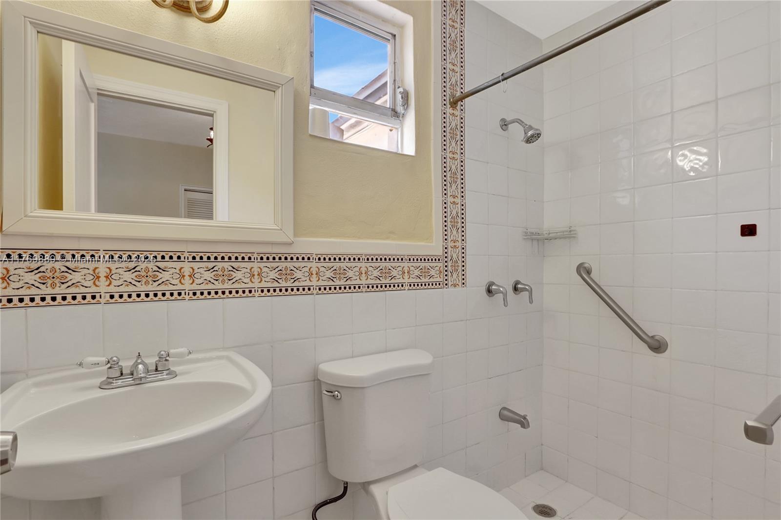 2725 SW 82nd Ave Miami, FL 33155