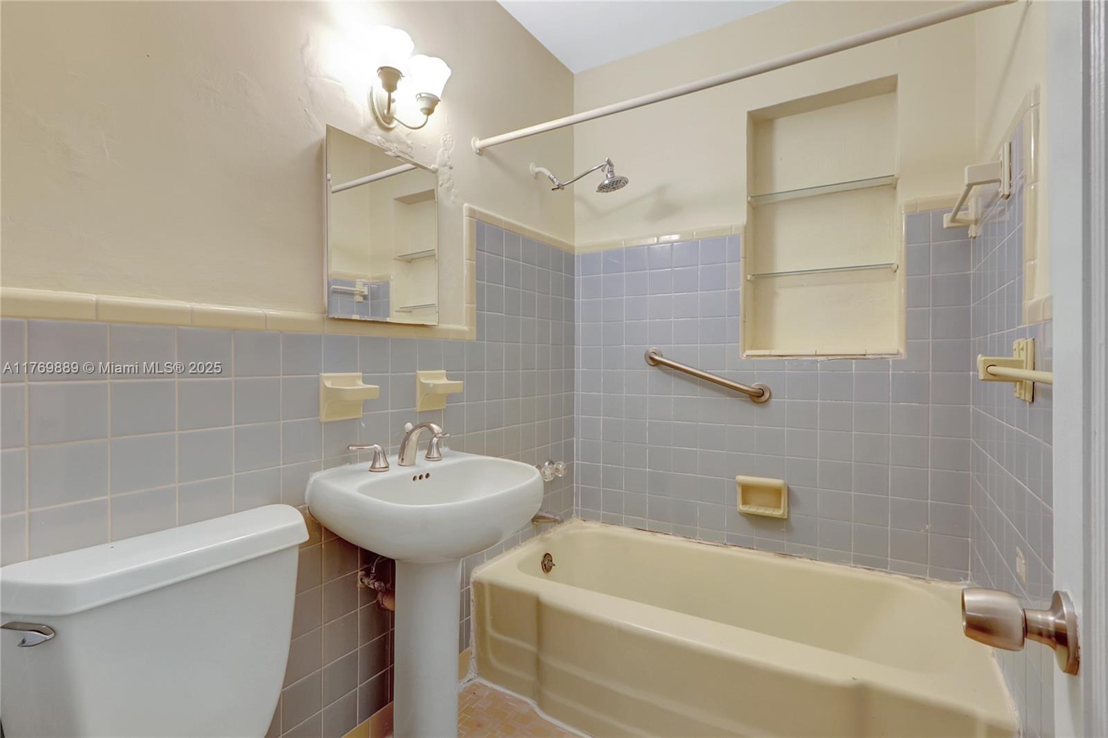 2725 SW 82nd Ave Miami, FL 33155