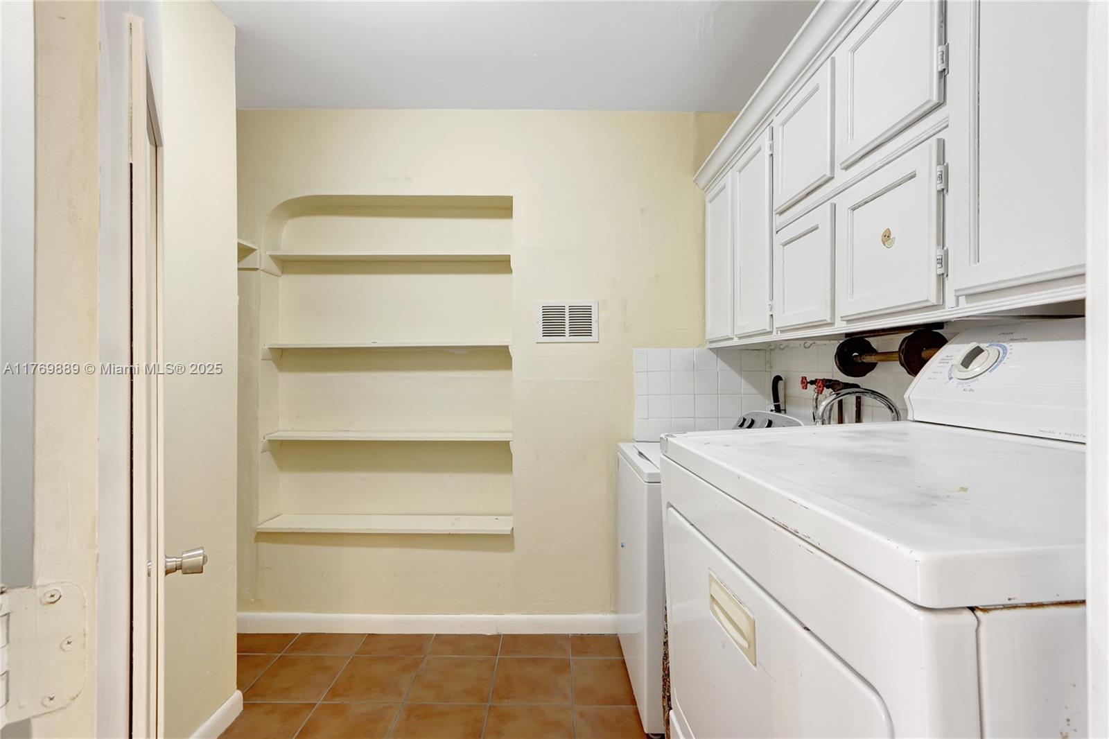 2725 SW 82nd Ave Miami, FL 33155