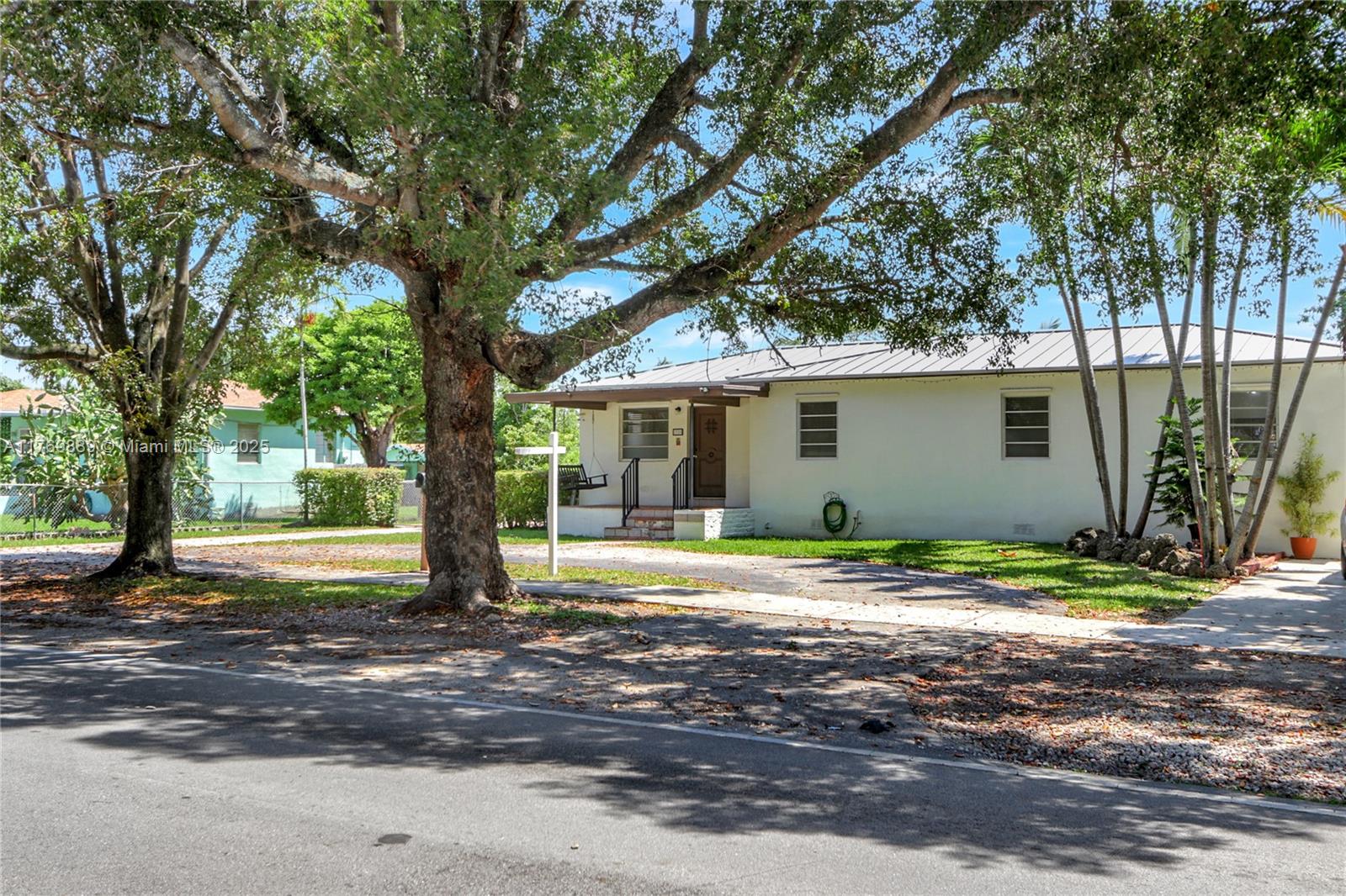 2725 SW 82nd Ave Miami, FL 33155