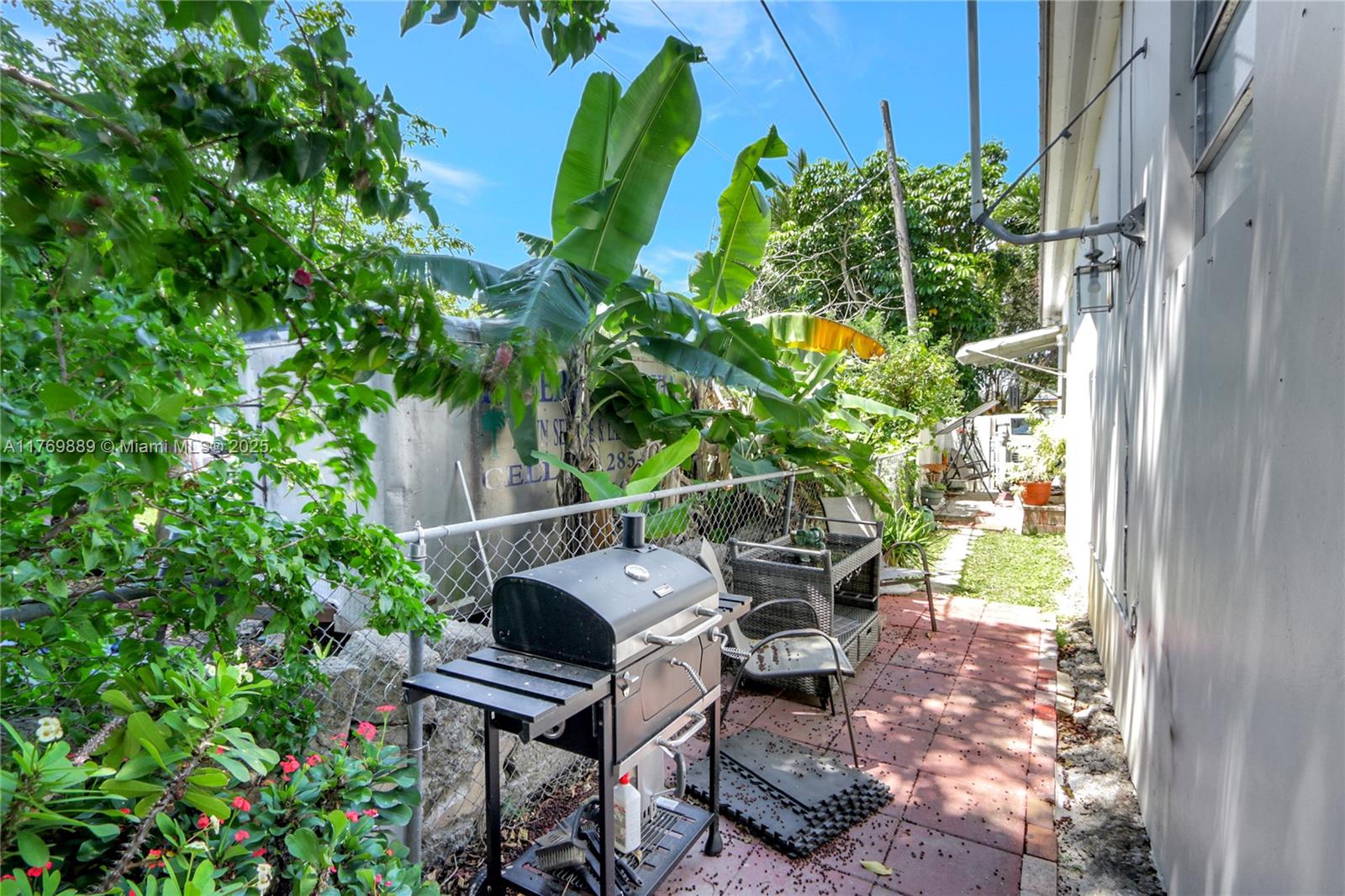 2725 SW 82nd Ave Miami, FL 33155