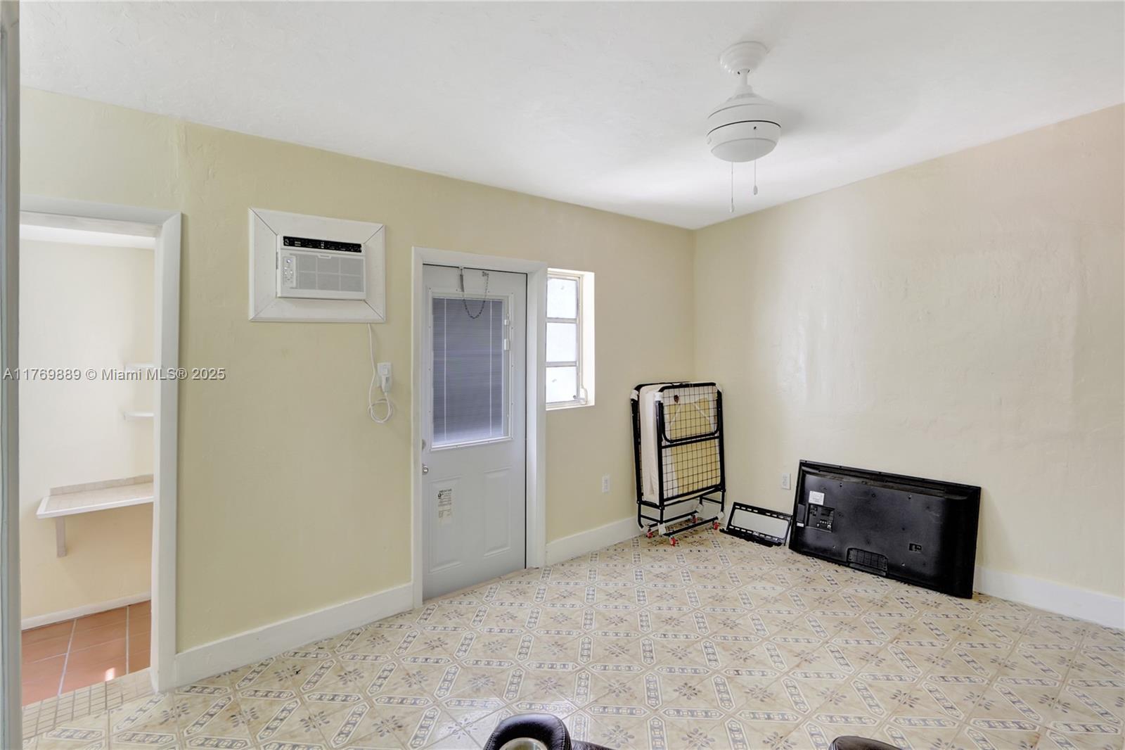 2725 SW 82nd Ave Miami, FL 33155