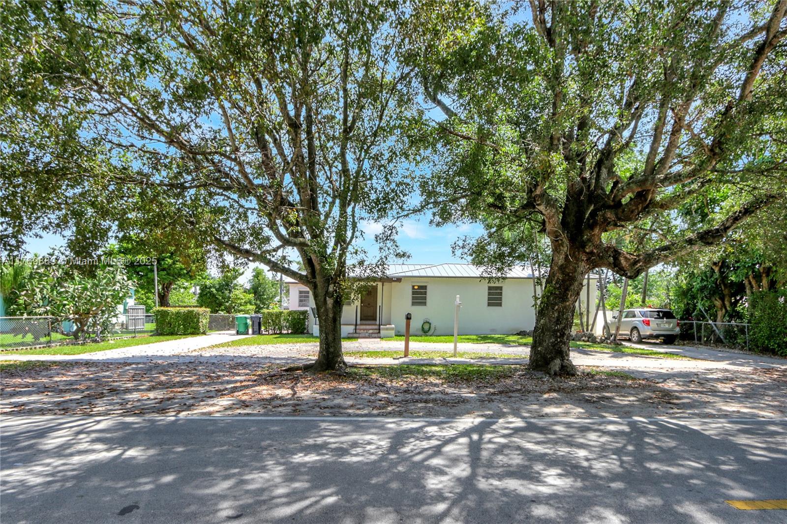 2725 SW 82nd Ave Miami, FL 33155