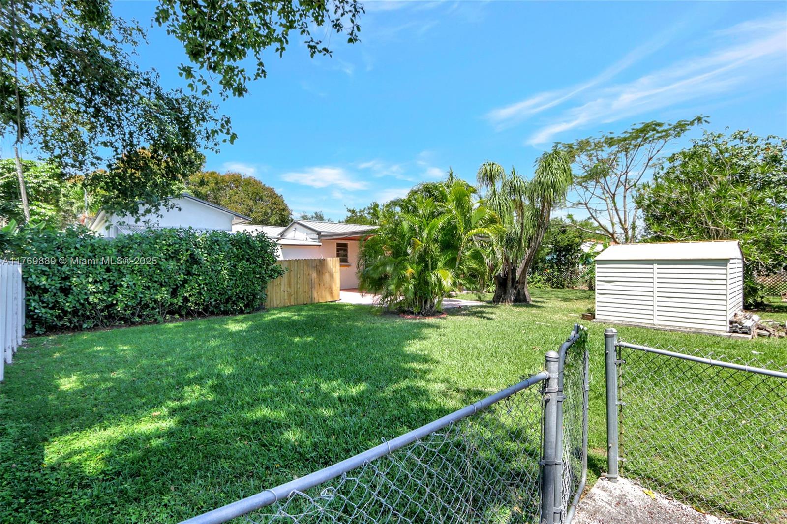 2725 SW 82nd Ave Miami, FL 33155