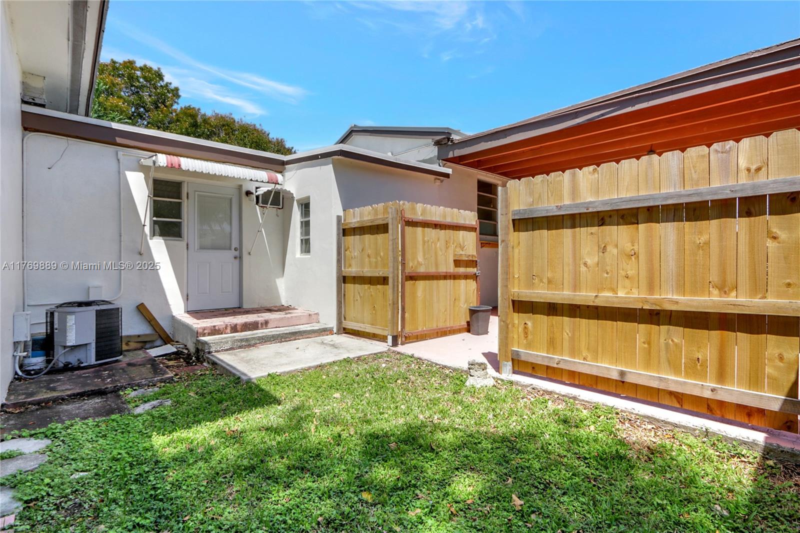 2725 SW 82nd Ave Miami, FL 33155