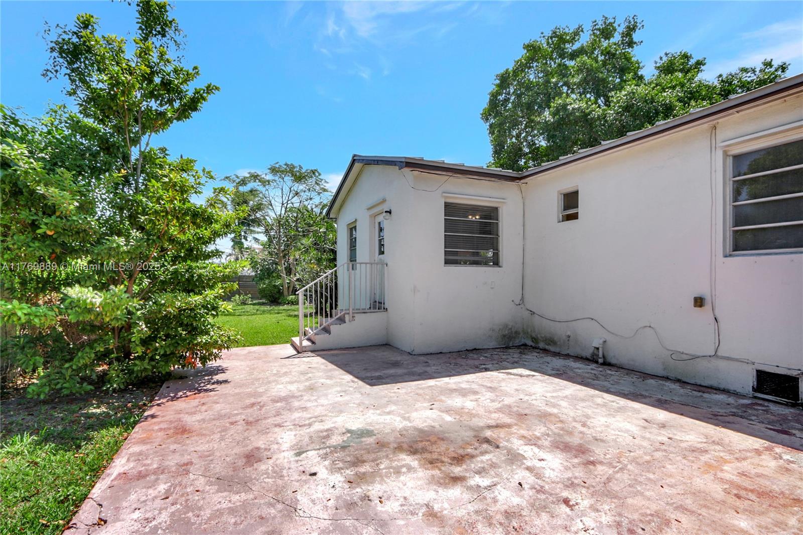 2725 SW 82nd Ave Miami, FL 33155