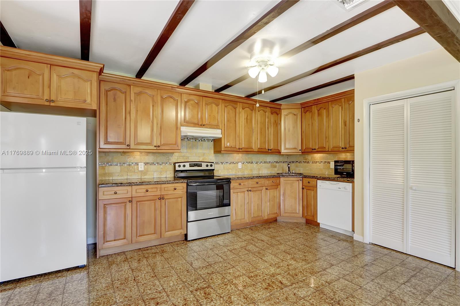 2725 SW 82nd Ave Miami, FL 33155