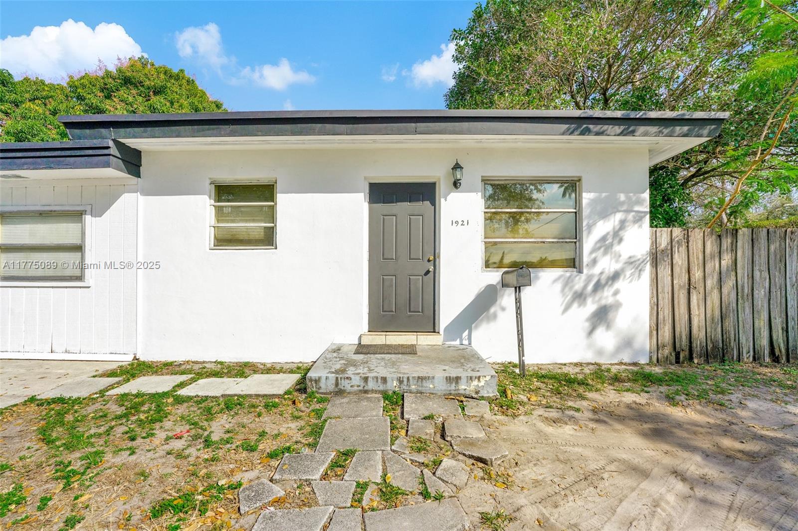 2546 Coolidge St