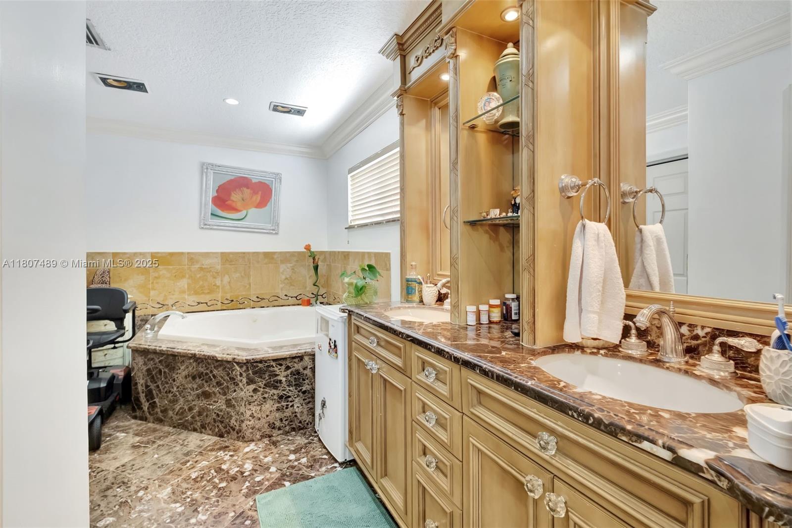 8360 NW 159th Ter Miami Lakes, FL 33016