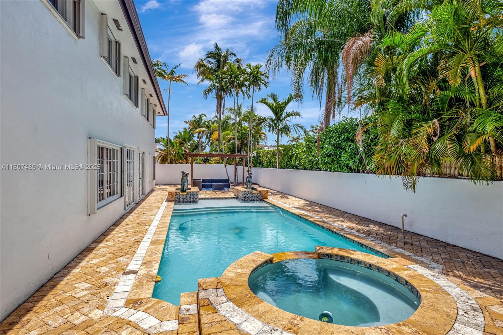 8360 NW 159th Ter Miami Lakes, FL 33016