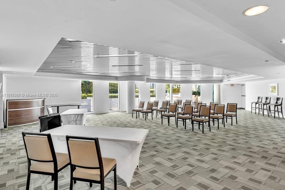 image Atrium18